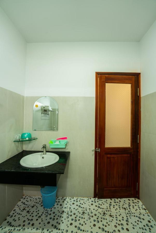 Thanh Ngoc Motel Буонметхуот Экстерьер фото